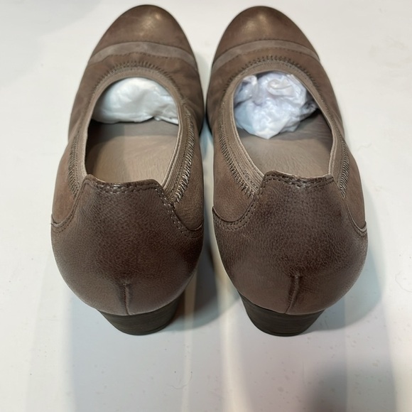 ABEO Mia Womens Low Heel Pump Taupe Leather Size 8.5 - Picture 5 of 10